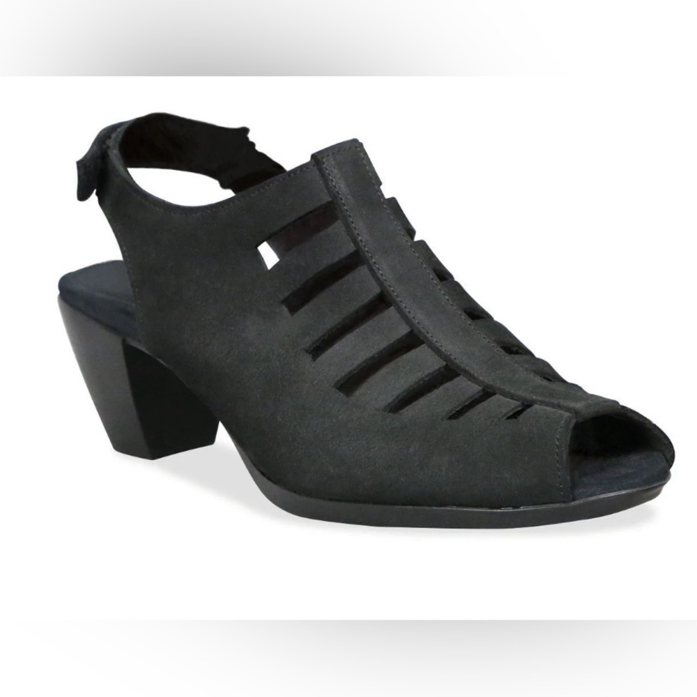 Munro Abby Black Suede Sandals